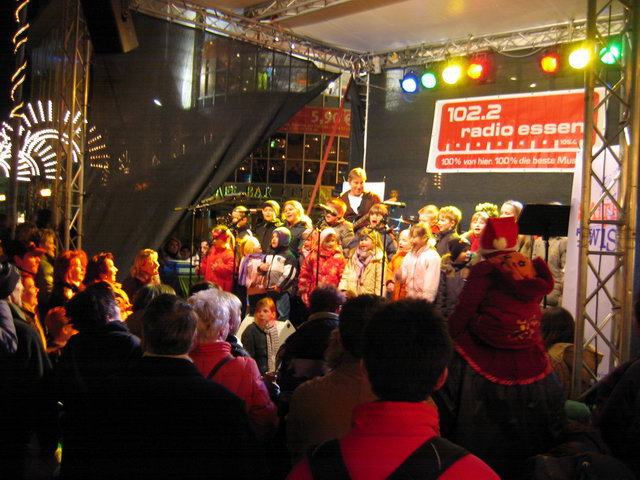 gal/2007/2007 Lichblicke Radio Essen Weihnachtsmarkt/2007 Saitentwist Lichtblicke Radio Essen Weihnachtsmarkt 8.12. 052.jpg